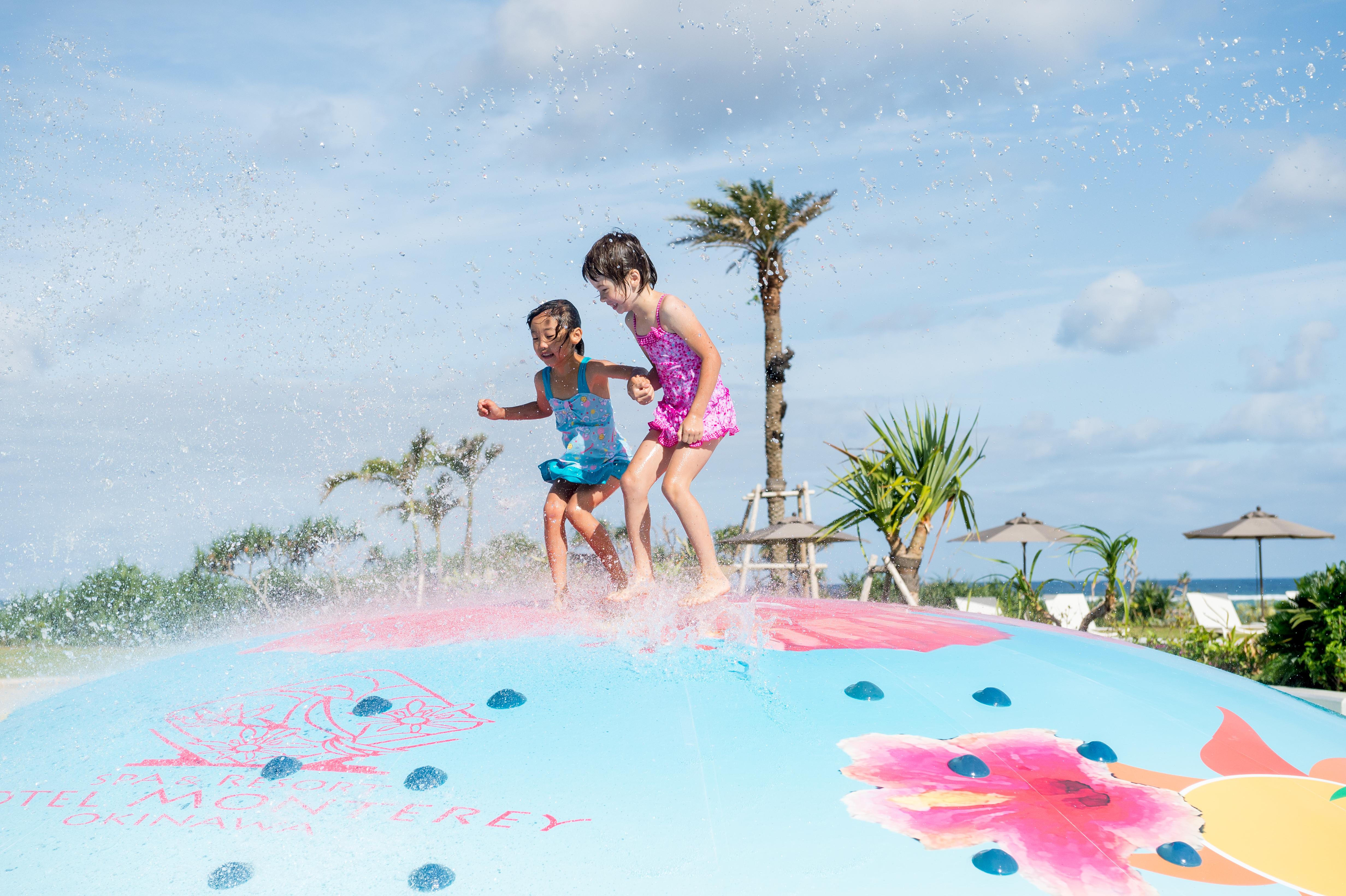 Hotel Monterey Okinawa Spa & Resort Onna Eksteriør bilde Splash Island