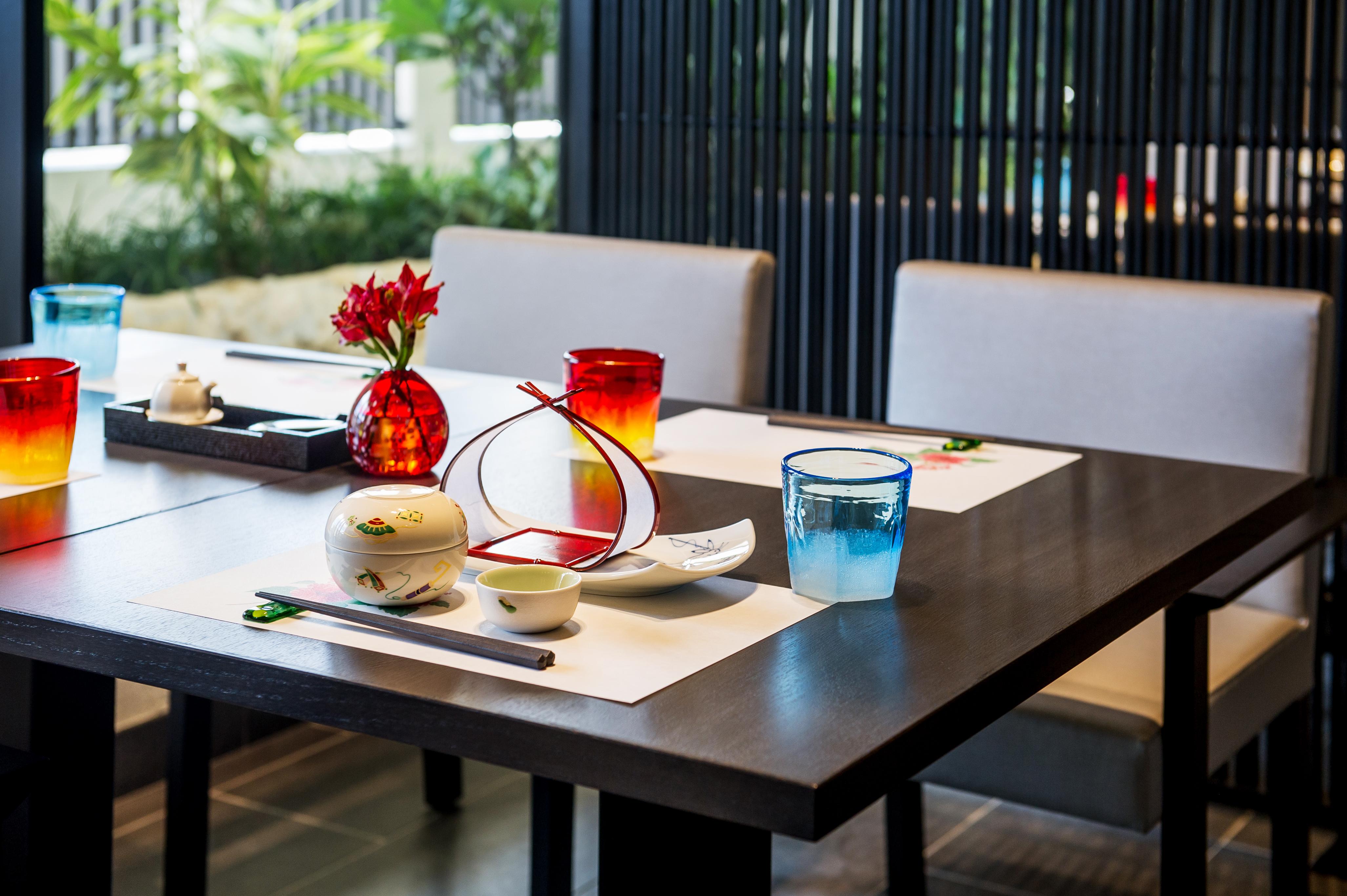 Hotel Monterey Okinawa Spa & Resort Onna Eksteriør bilde A table at a restaurant