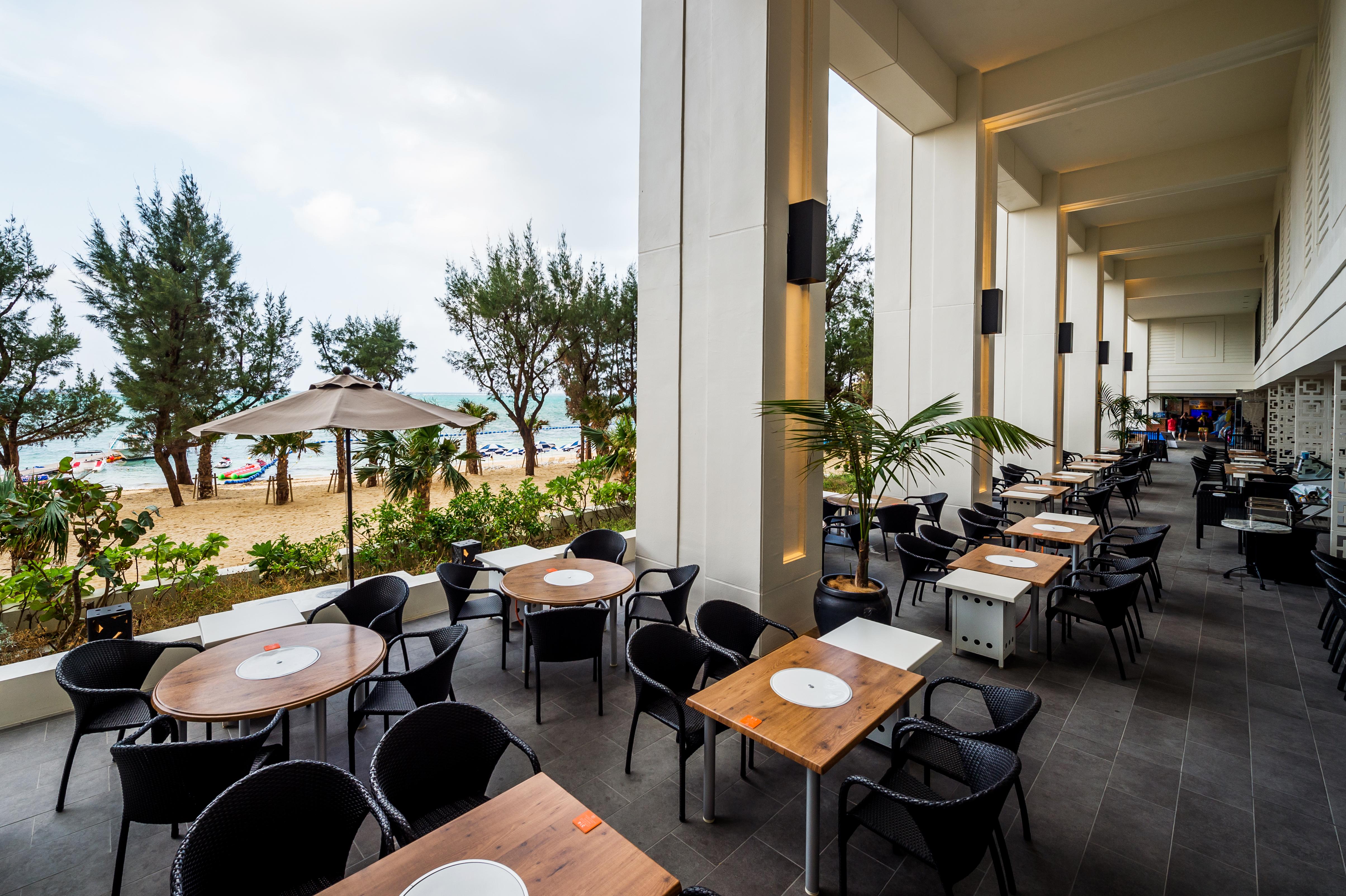 Hotel Monterey Okinawa Spa & Resort Onna Eksteriør bilde The Beach Club