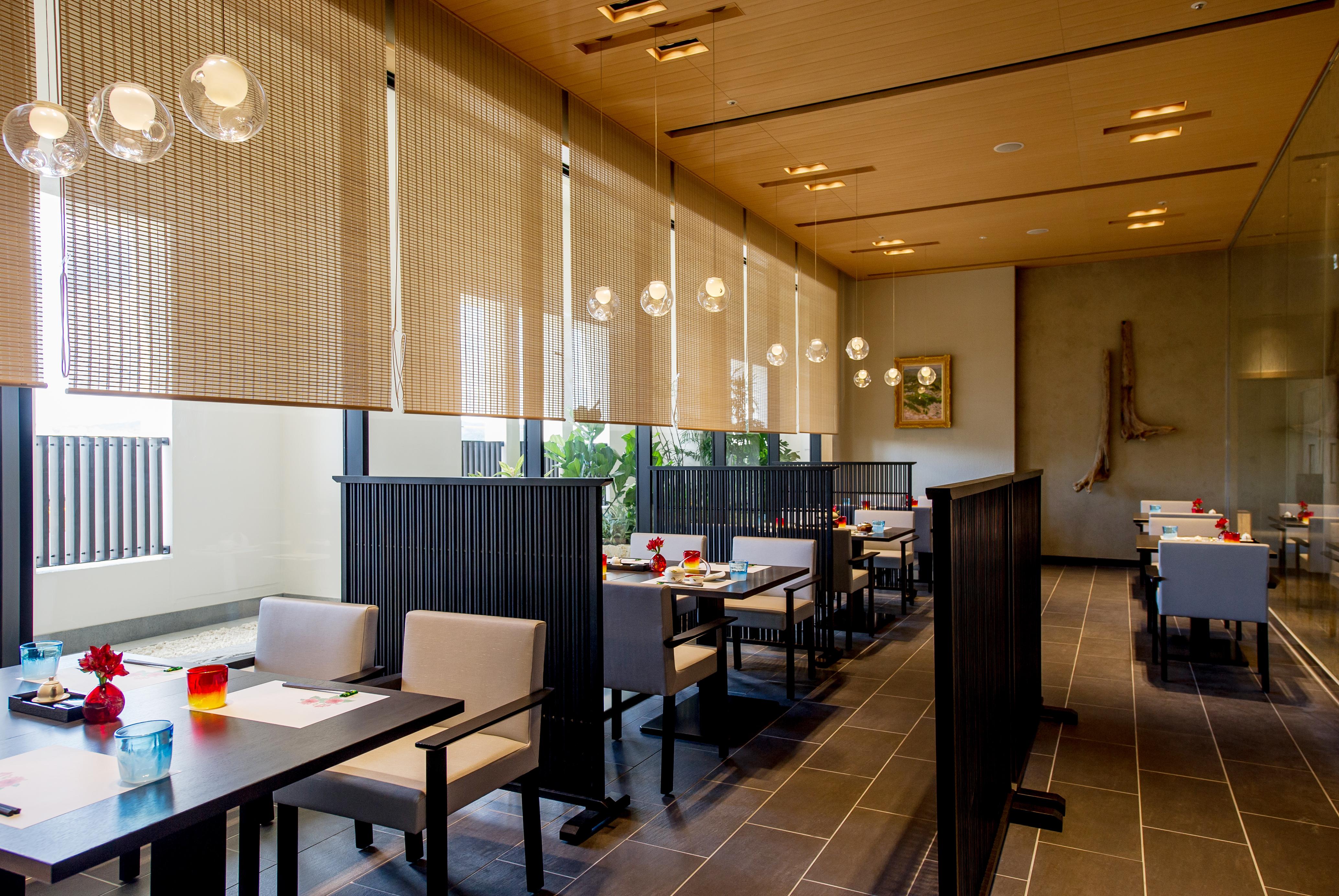 Hotel Monterey Okinawa Spa & Resort Onna Eksteriør bilde Interior of a restaurant in Japan