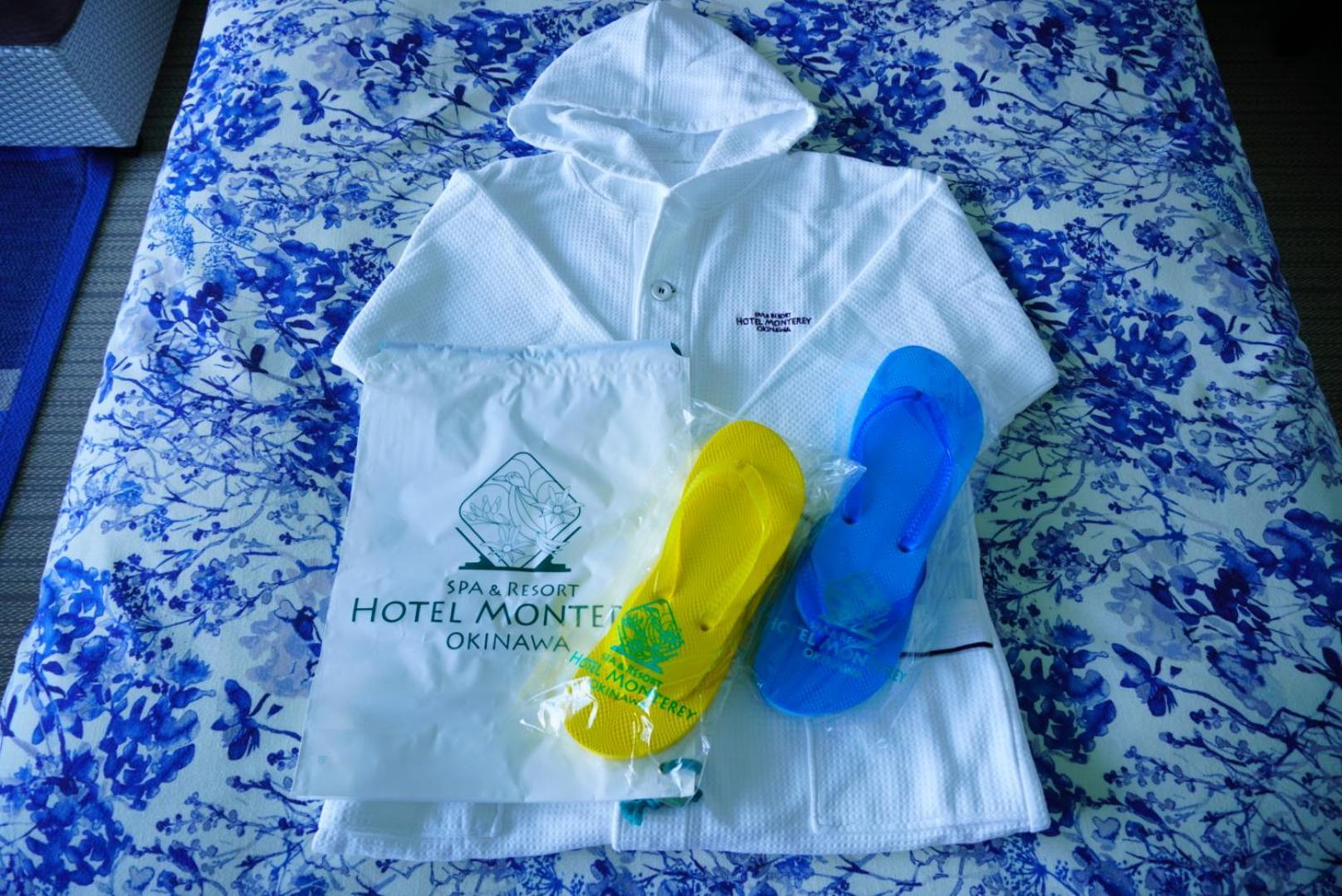 Hotel Monterey Okinawa Spa & Resort Onna Eksteriør bilde A disposable rain poncho