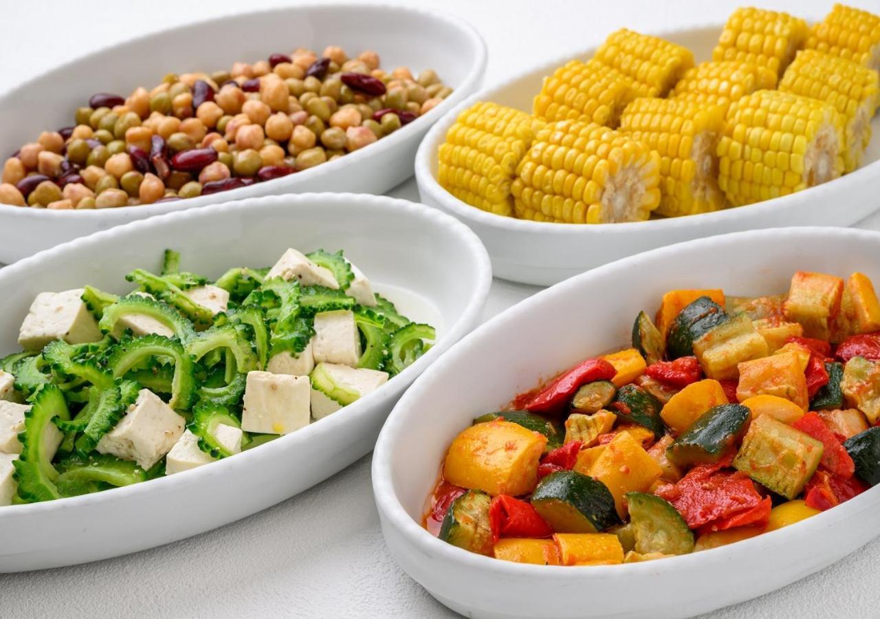 Hotel Monterey Okinawa Spa & Resort Onna Eksteriør bilde A selection of vegetarian dishes