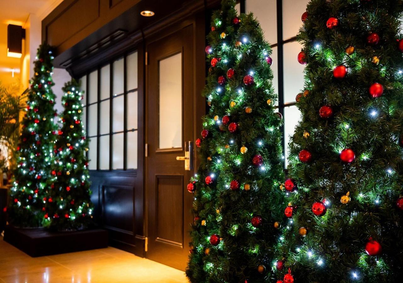 Hotel Monterey Okinawa Spa & Resort Onna Eksteriør bilde Christmas trees at the entrance of a hotel