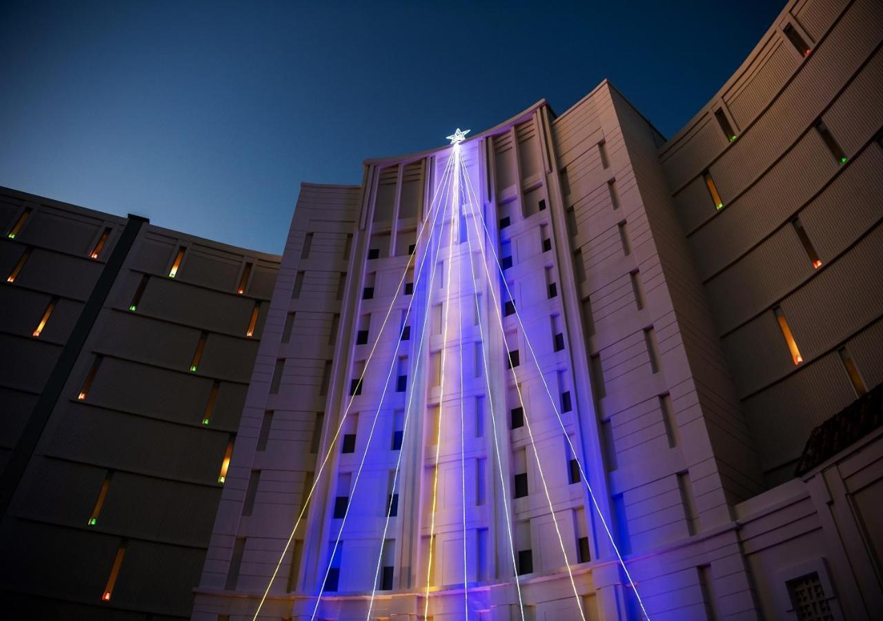Hotel Monterey Okinawa Spa & Resort Onna Eksteriør bilde The 2012 Christmas tree at the University of Texas MD Anderson Cancer Center