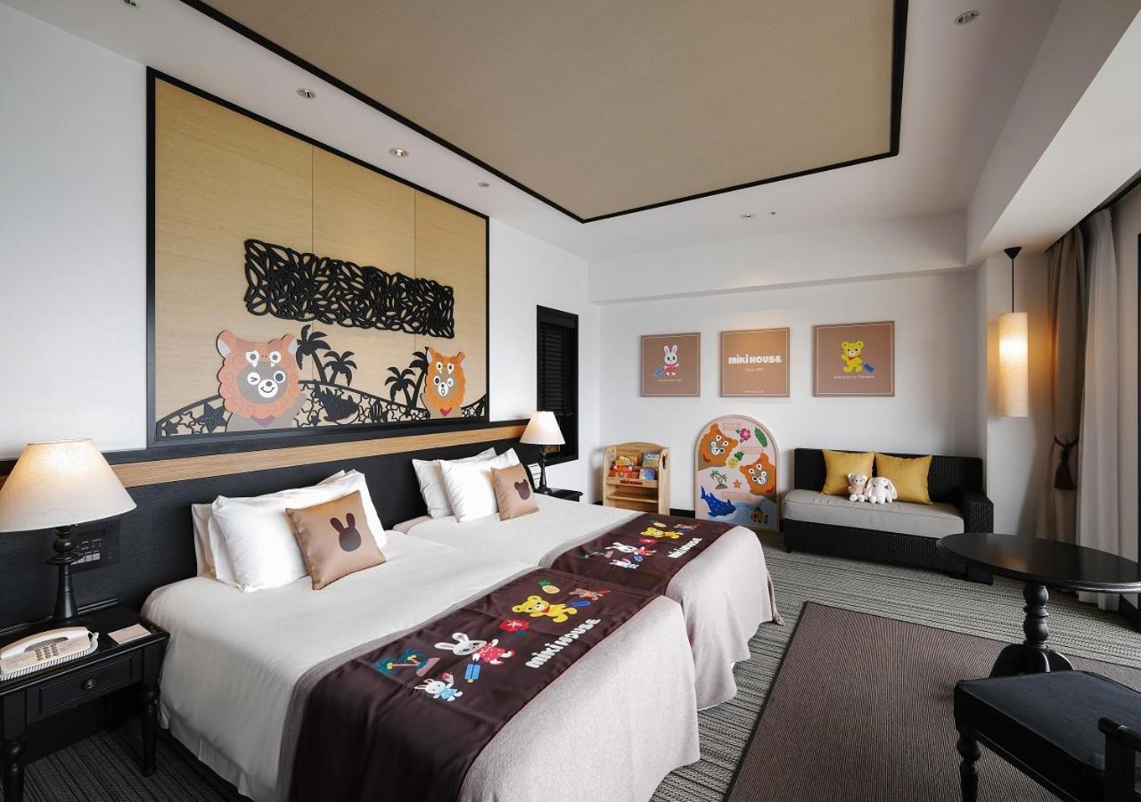 Hotel Monterey Okinawa Spa & Resort Onna Eksteriør bilde Family room