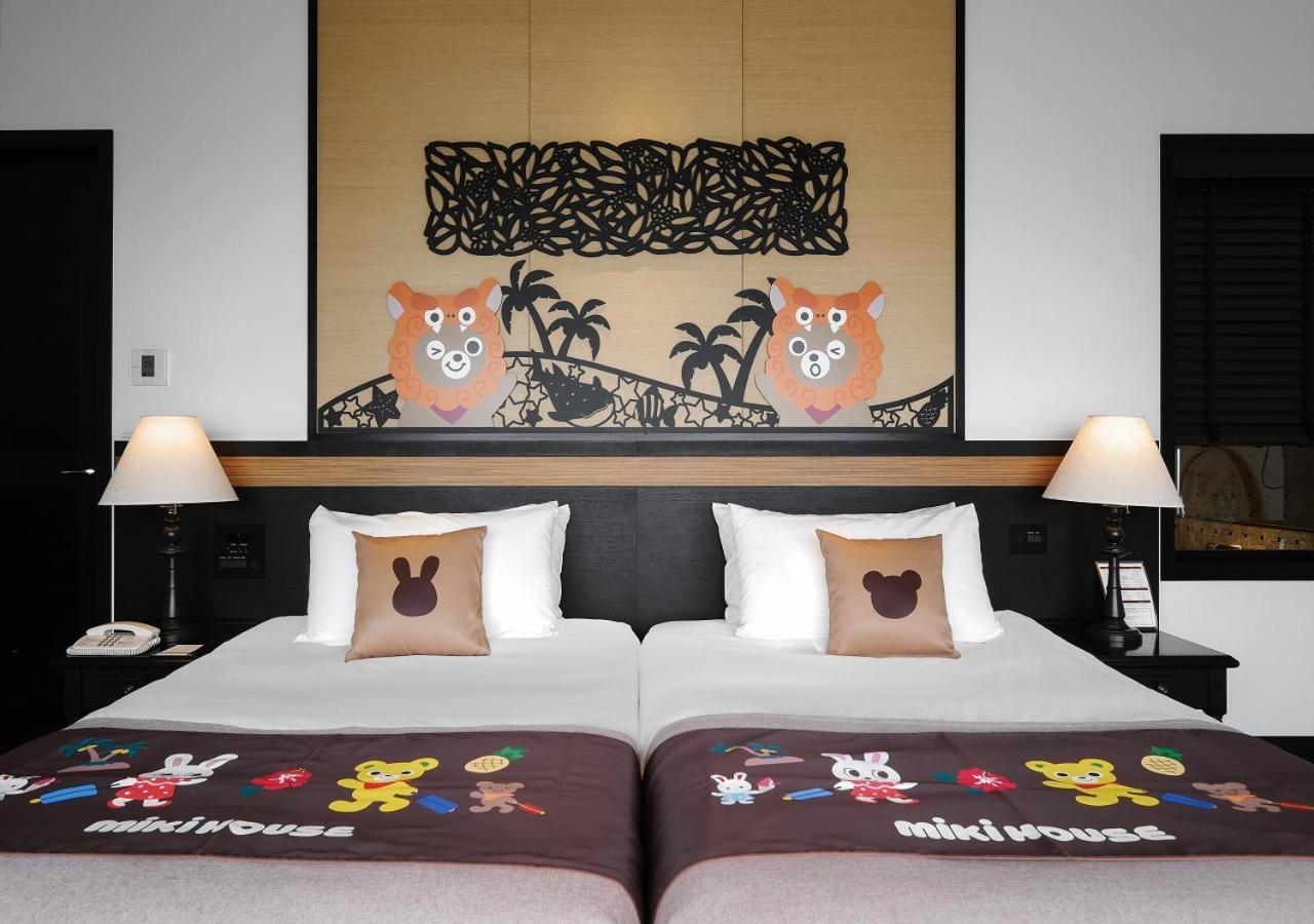 Hotel Monterey Okinawa Spa & Resort Onna Eksteriør bilde A room at the hotel