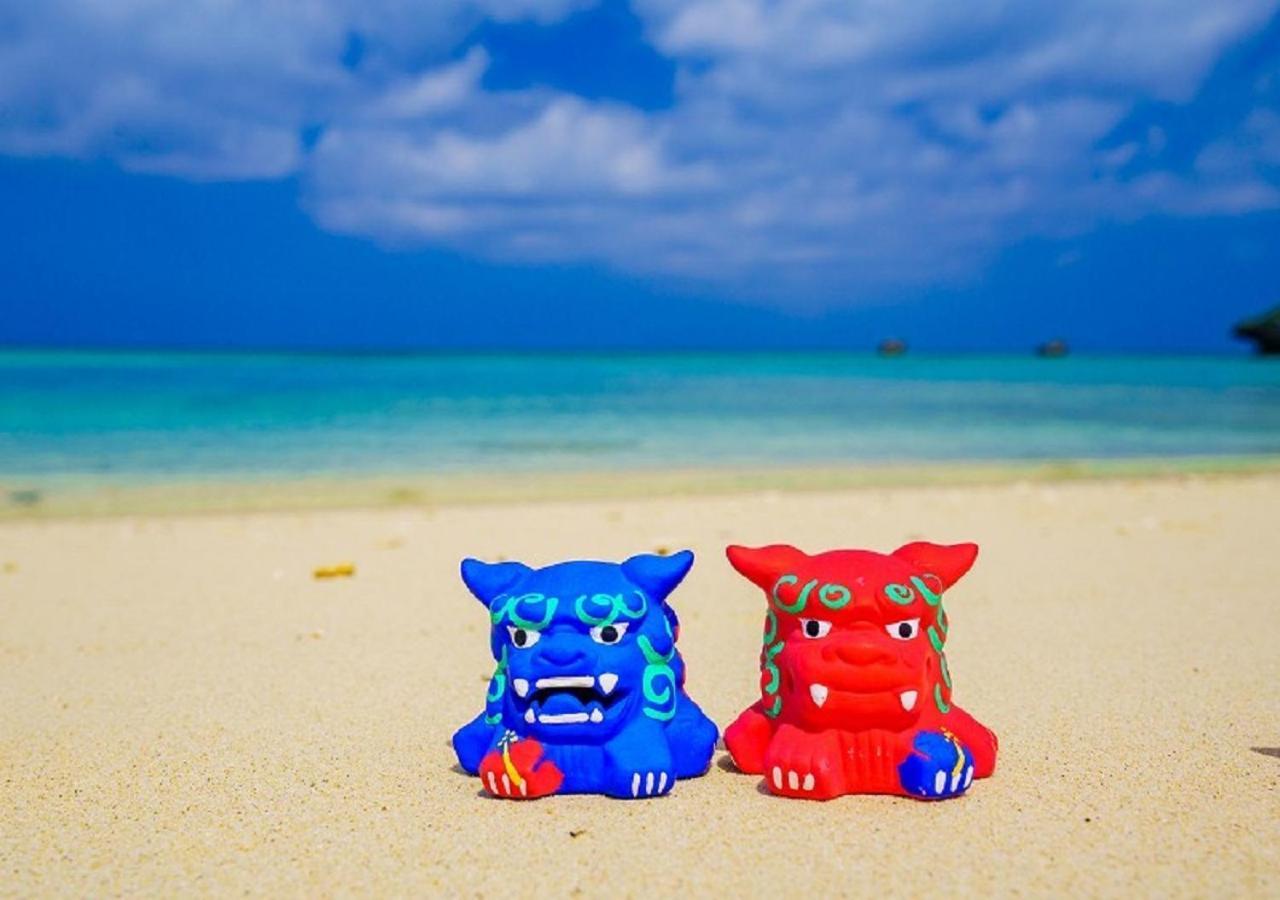 Hotel Monterey Okinawa Spa & Resort Onna Eksteriør bilde Shisa statues on the beach of Okinawa