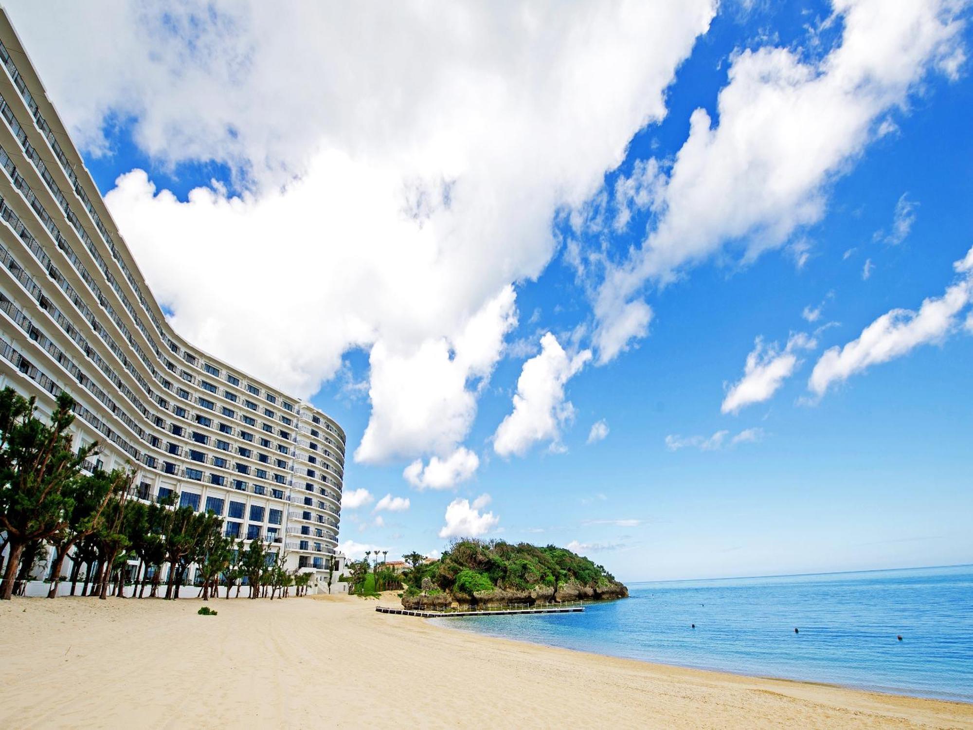 Hotel Monterey Okinawa Spa & Resort Onna Eksteriør bilde Beach in Izu